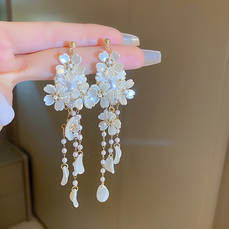 Exquisite White Flower Design Dangle Earrings
