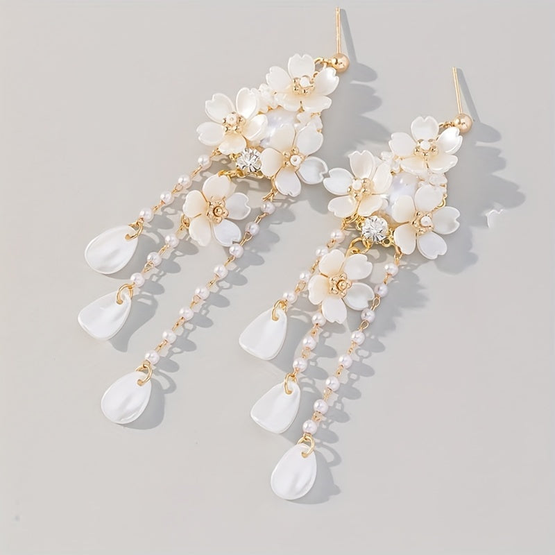 Exquisite White Flower Design Dangle Earrings