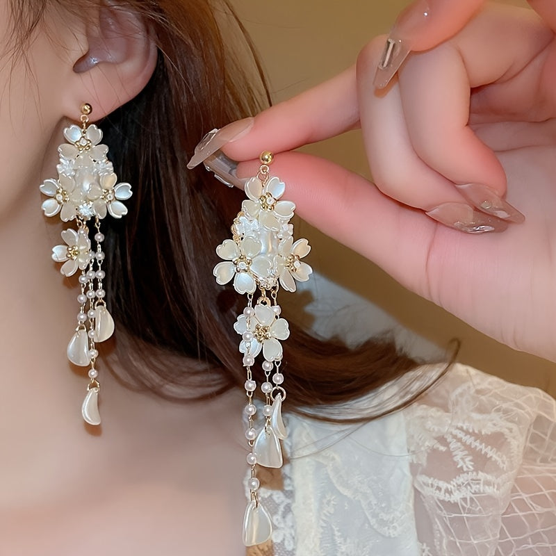 Exquisite White Flower Design Dangle Earrings