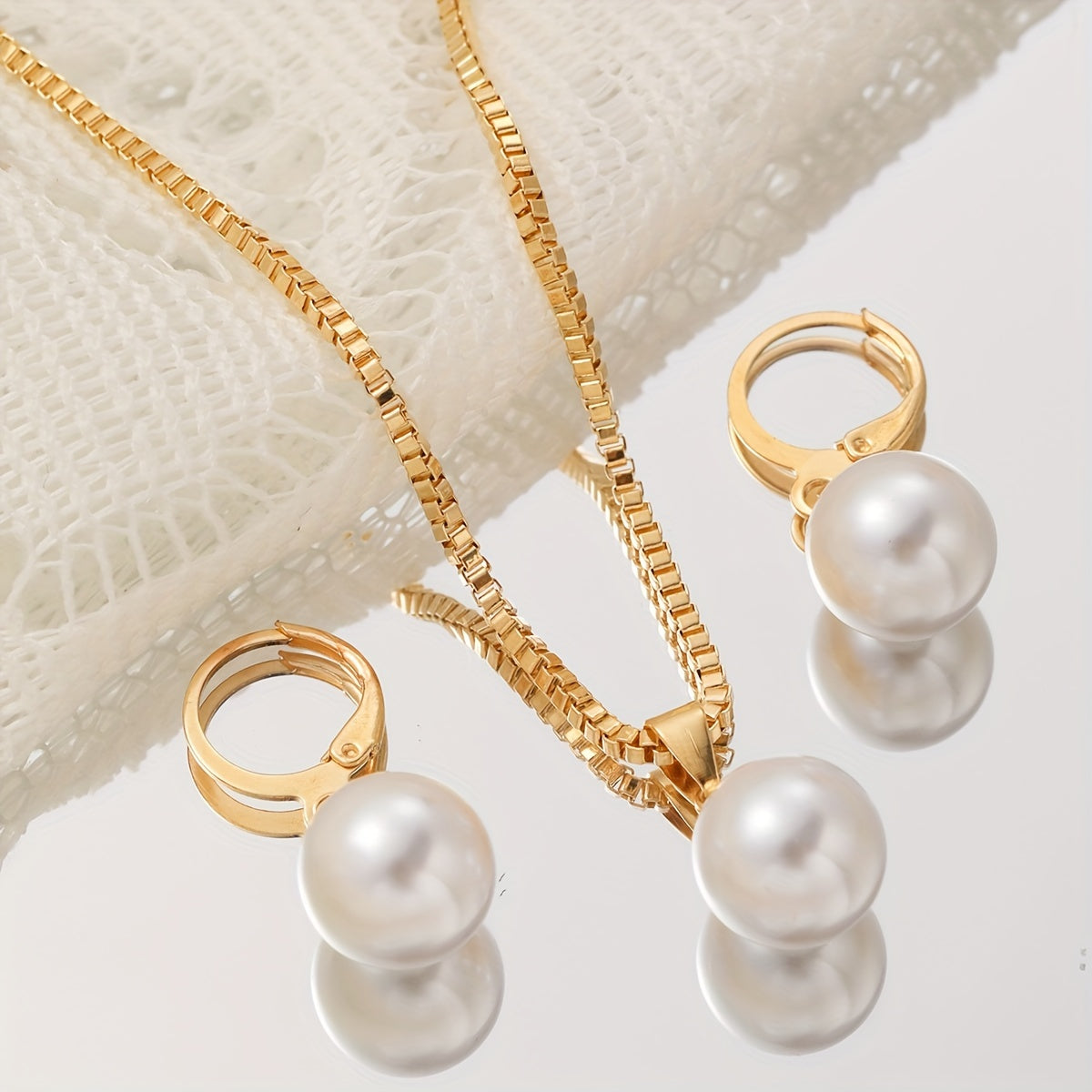 Simple Elegant Golden Faux Pearl Necklace