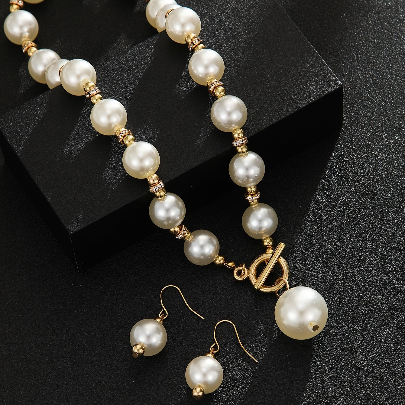 Faux Pearl Decor Necklace