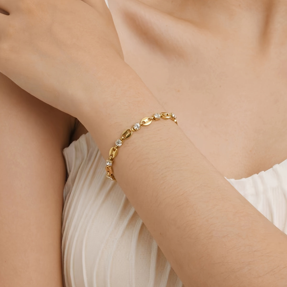 Elegant 18K Gold-Plated Zirconia Bracelet – Oval Coffee Bean Design, Stainless Steel Chain for Daily Wear & Gift Occasions, Sparkling Jewelry Accessory