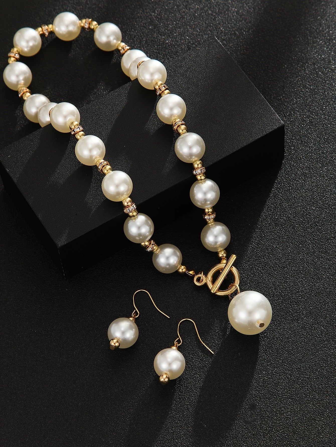 Faux Pearl Decor Necklace