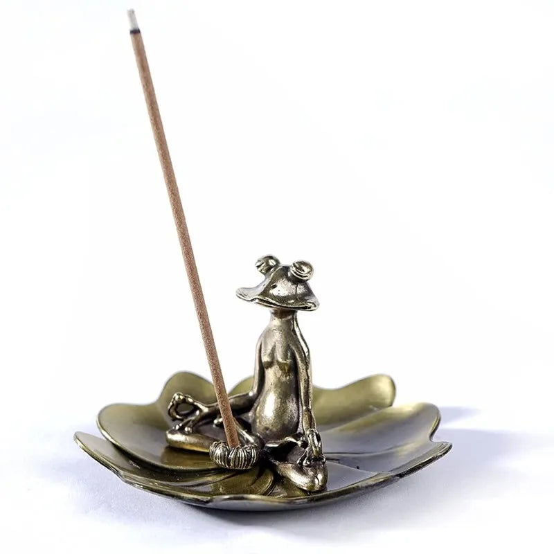 Retro Brass Frog Statue Incense Burner