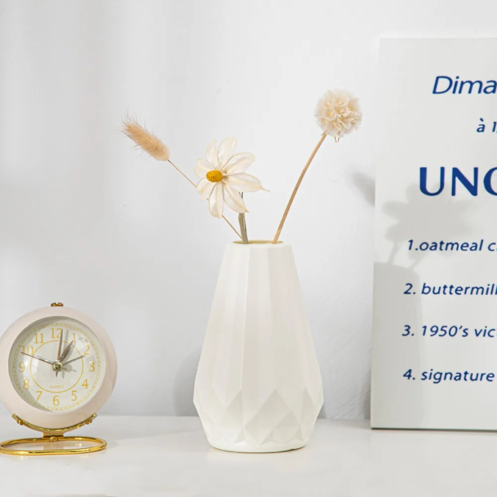 Diamond-Shaped Plastic Flower Vase: Nordic Modern Elegance
