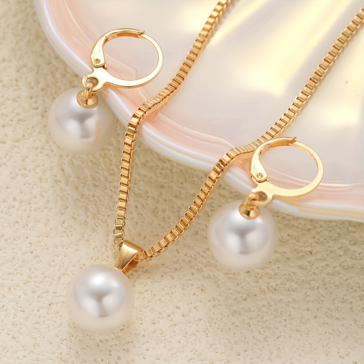 Simple Elegant Golden Faux Pearl Necklace