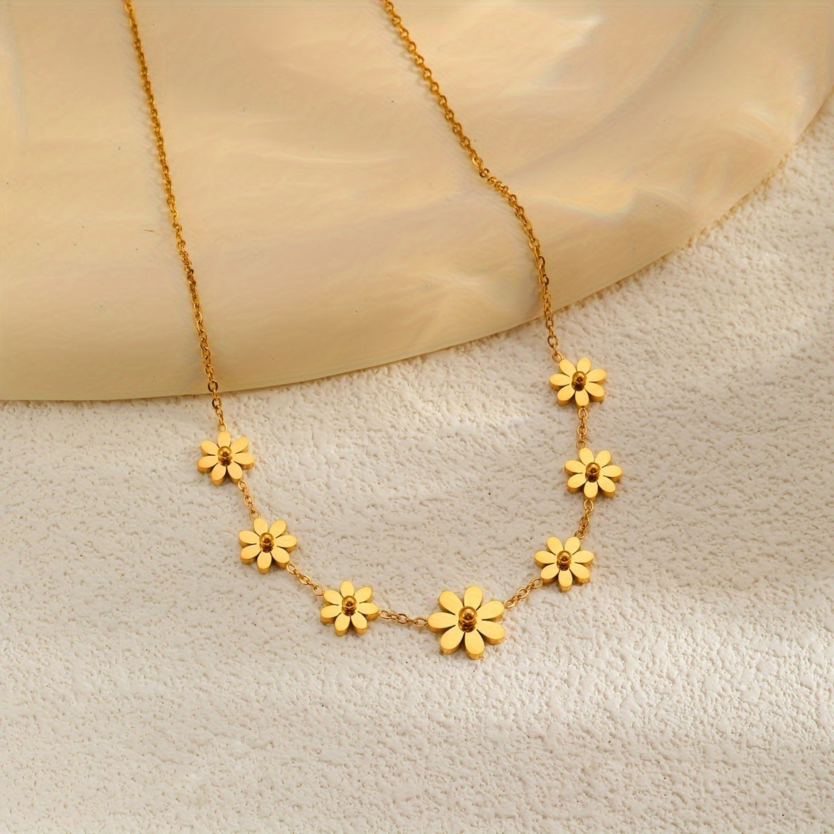 Vintage Vacation-Inspired Daisy Necklace Jewelry Set