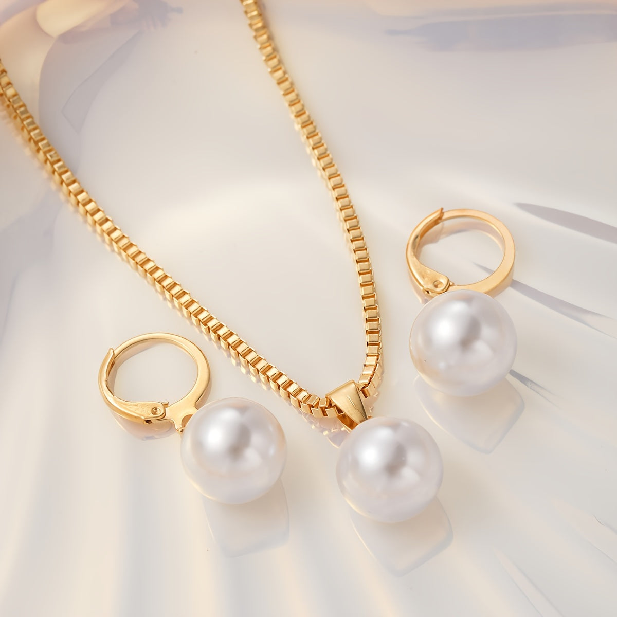 Simple Elegant Golden Faux Pearl Necklace