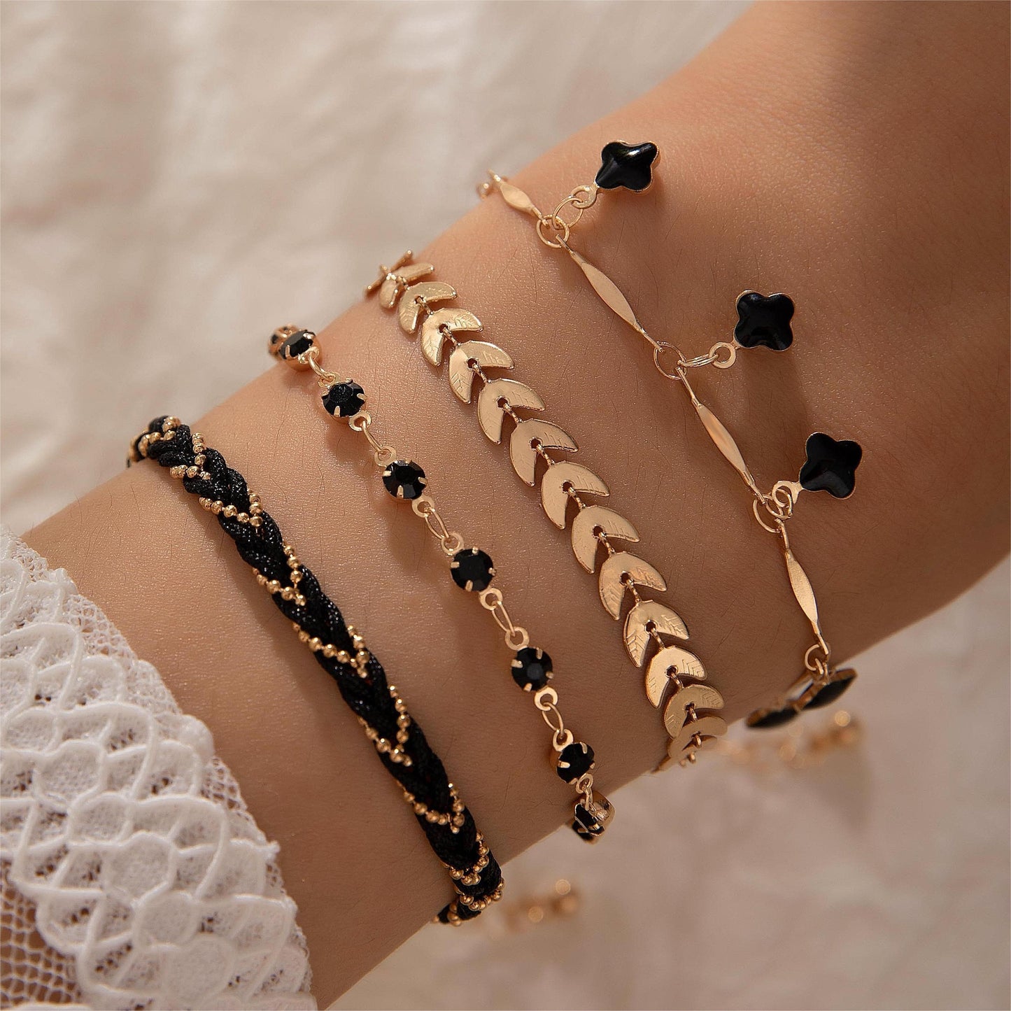 4-Piece Black Chain Bracelet Set – Hip Hop Style Zinc Alloy Thin Hand Chain Bracelets for Women, Trendy Jewelry Collection